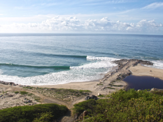 But this stretch of coastline is so long and blessed with bays, inlets and high quality points. All you have to do is, talk to the locals and find out about other places close by. Not as famous as Barra, but maybe just as good… thefreesurfer.com