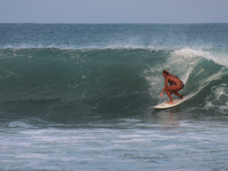People from all around the world were in the water, everyone doing the same: Take off, slowing down and getting barreled! thefreesurfer.com
